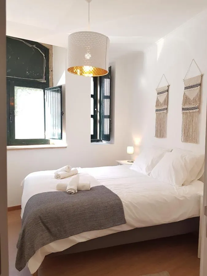 Sintra Chalet 0*,