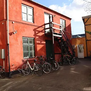 https://charming-red-courtyard-apartment.copenhagenhotelselect.com